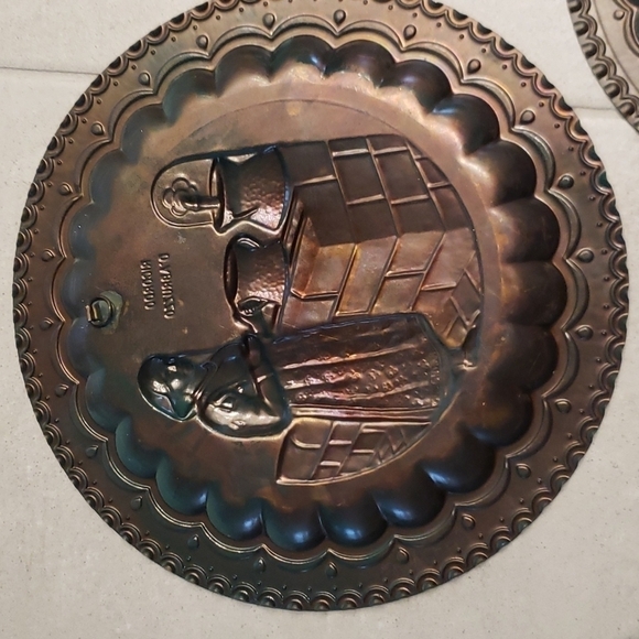 VINTAGE Set of 3 Pewter Hanging Decorative Plates Green Gold 'Ricordo D'Abruzzo' - Picture 6 of 11